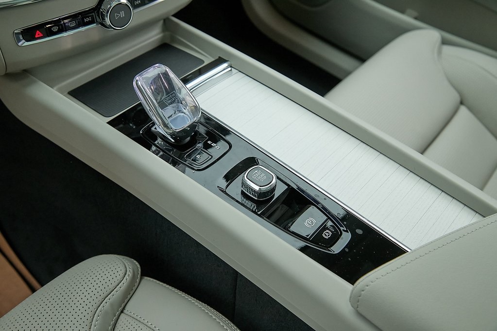 2026 VOLVO XC60 - Image 15