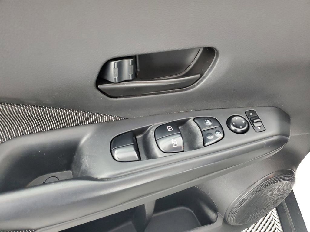 2020 Nissan Kicks S photo 24