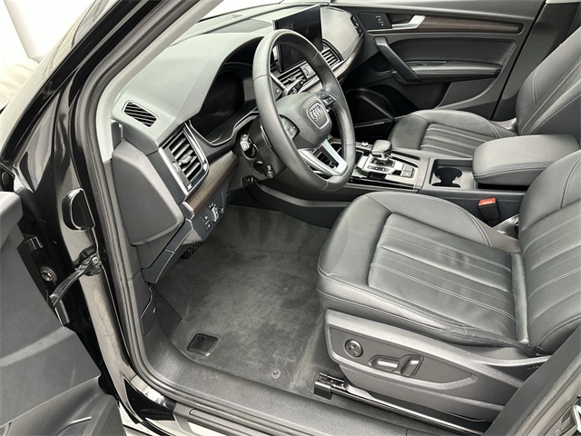 2023 Audi Q5 45 S line Premium Plus photo 3