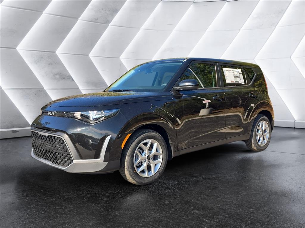 2025 Kia Soul LX's photo