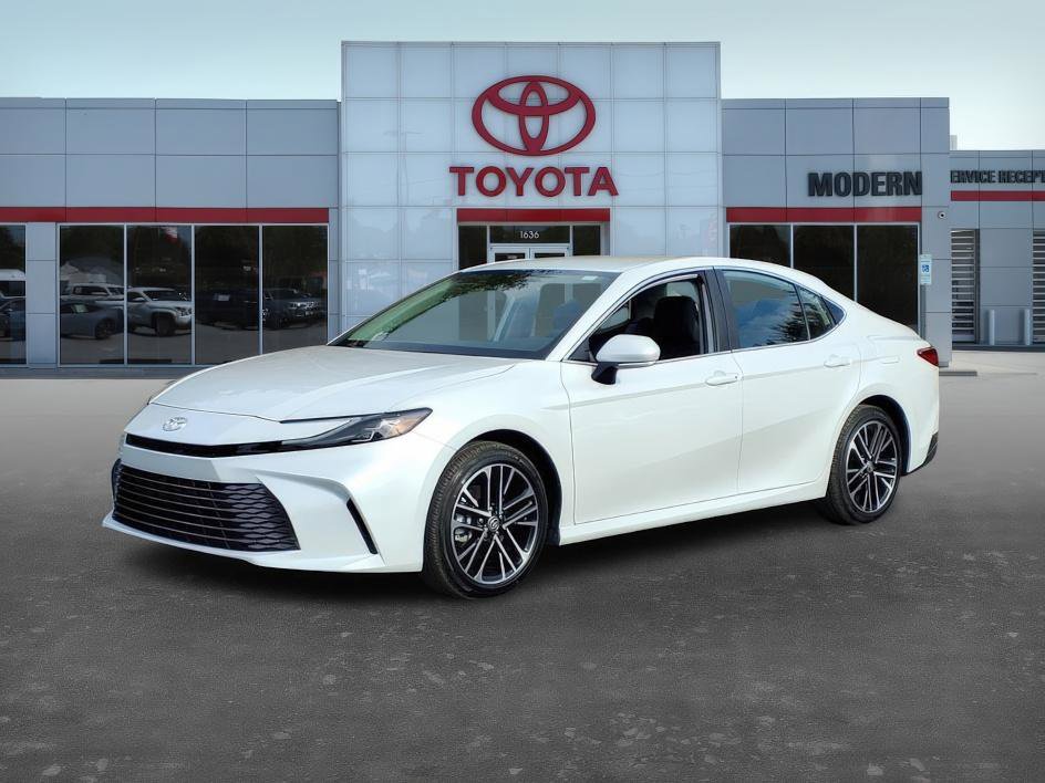 2025 Toyota Camry XLE's photo