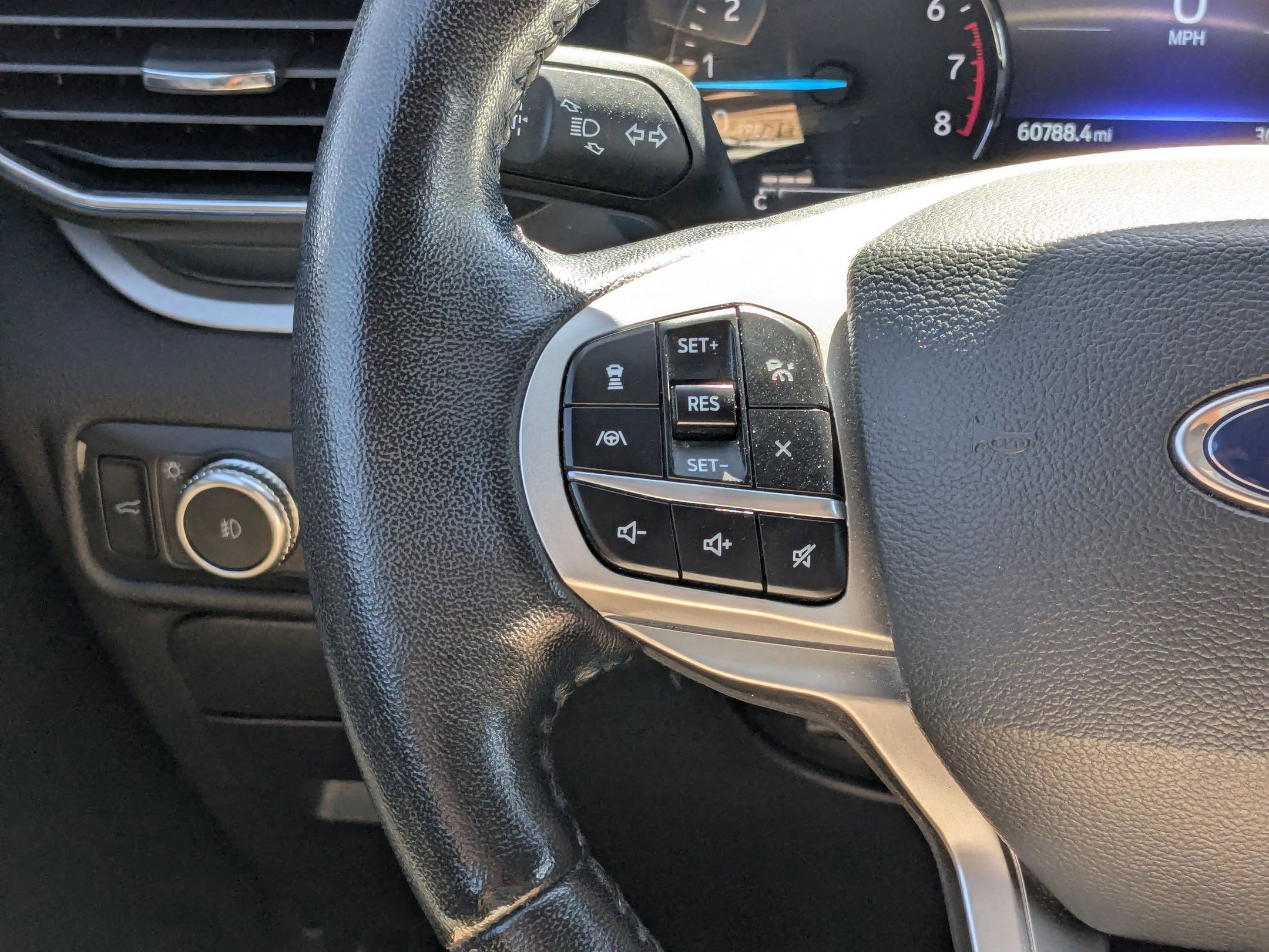 2022 Ford Explorer XLT photo 13
