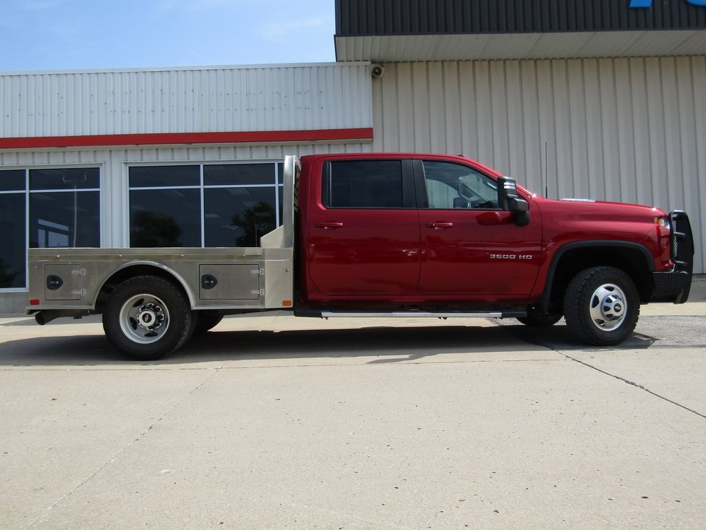 2022 Chevrolet Silverado 3500HD LT photo 2