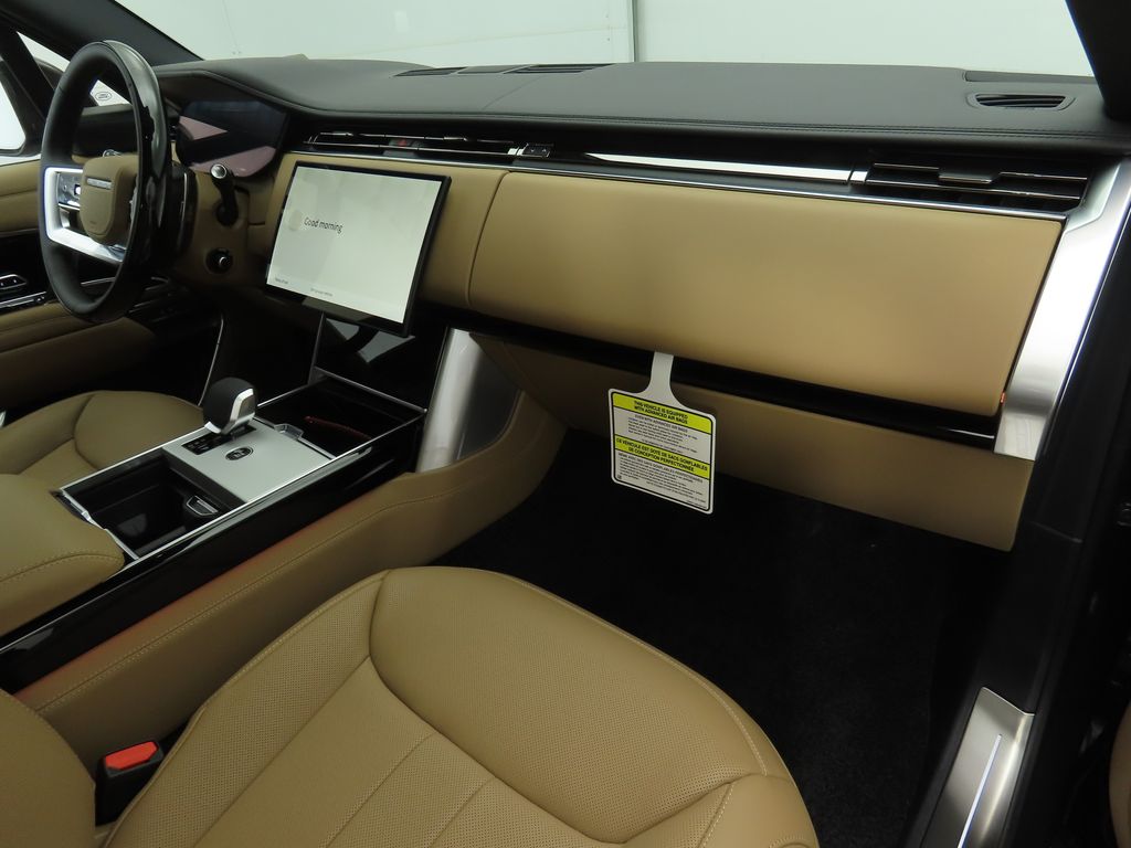 2025 Land Rover Range Rover SE photo 13