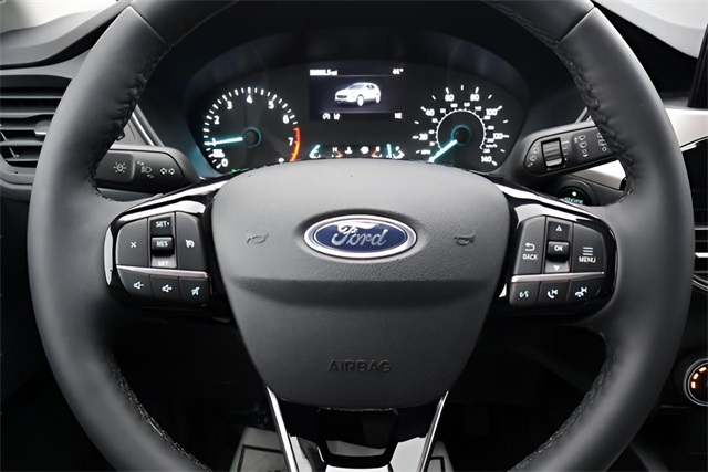 2022 Ford Escape SE photo 2