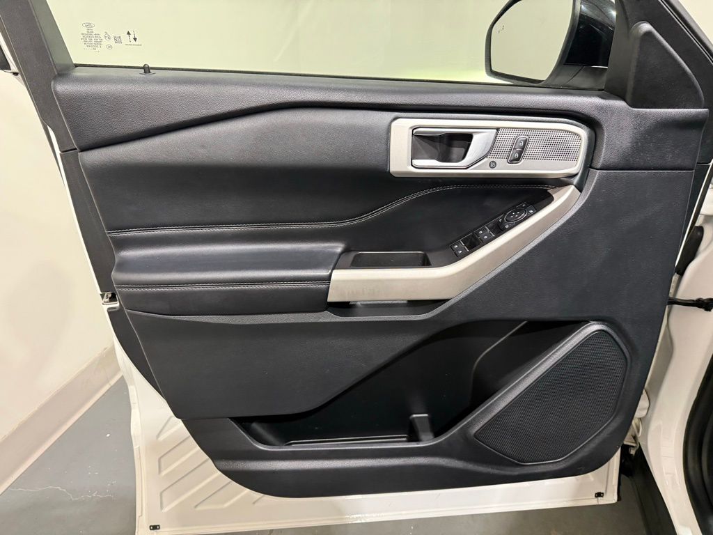 2022 Ford Explorer XLT photo 12