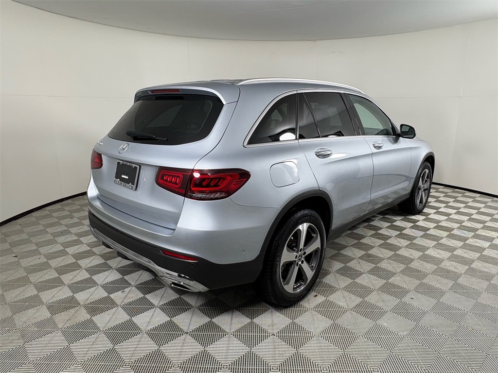 2022 Mercedes Benz GLC 300 photo 4