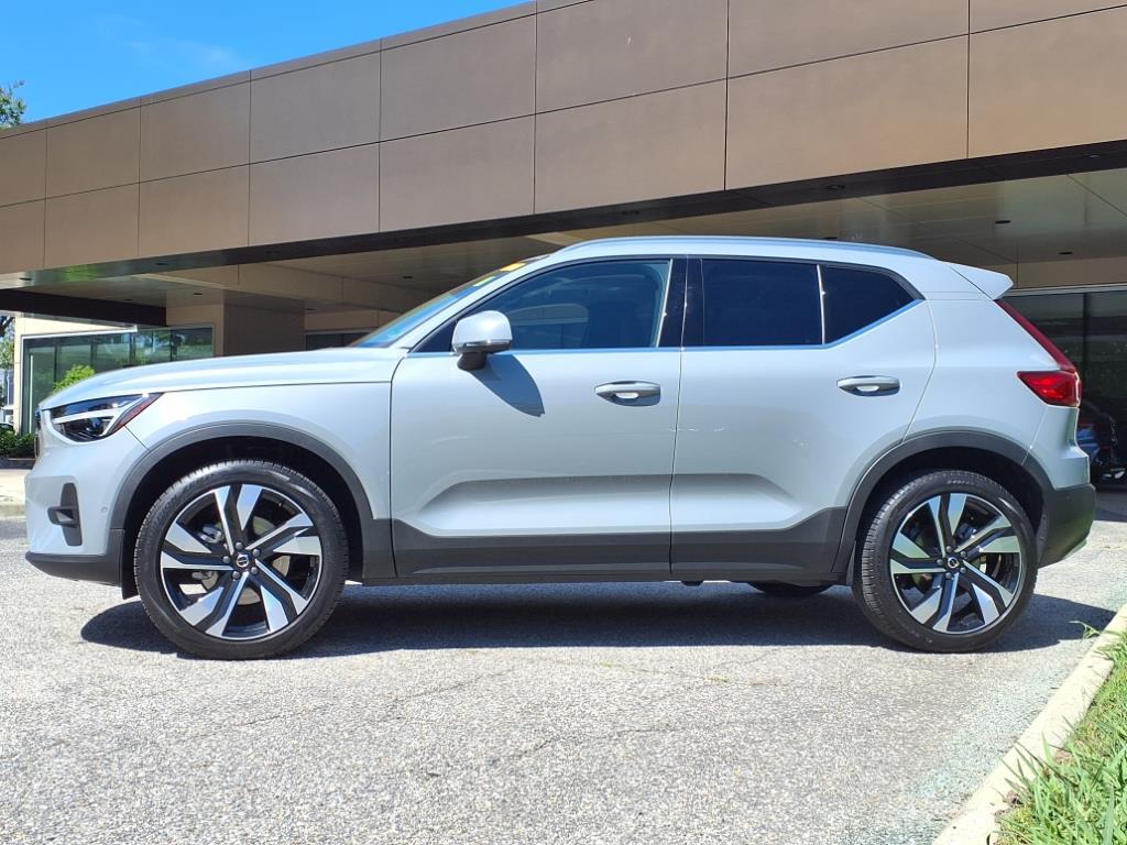 2024 Volvo XC40 Ultimate photo 2