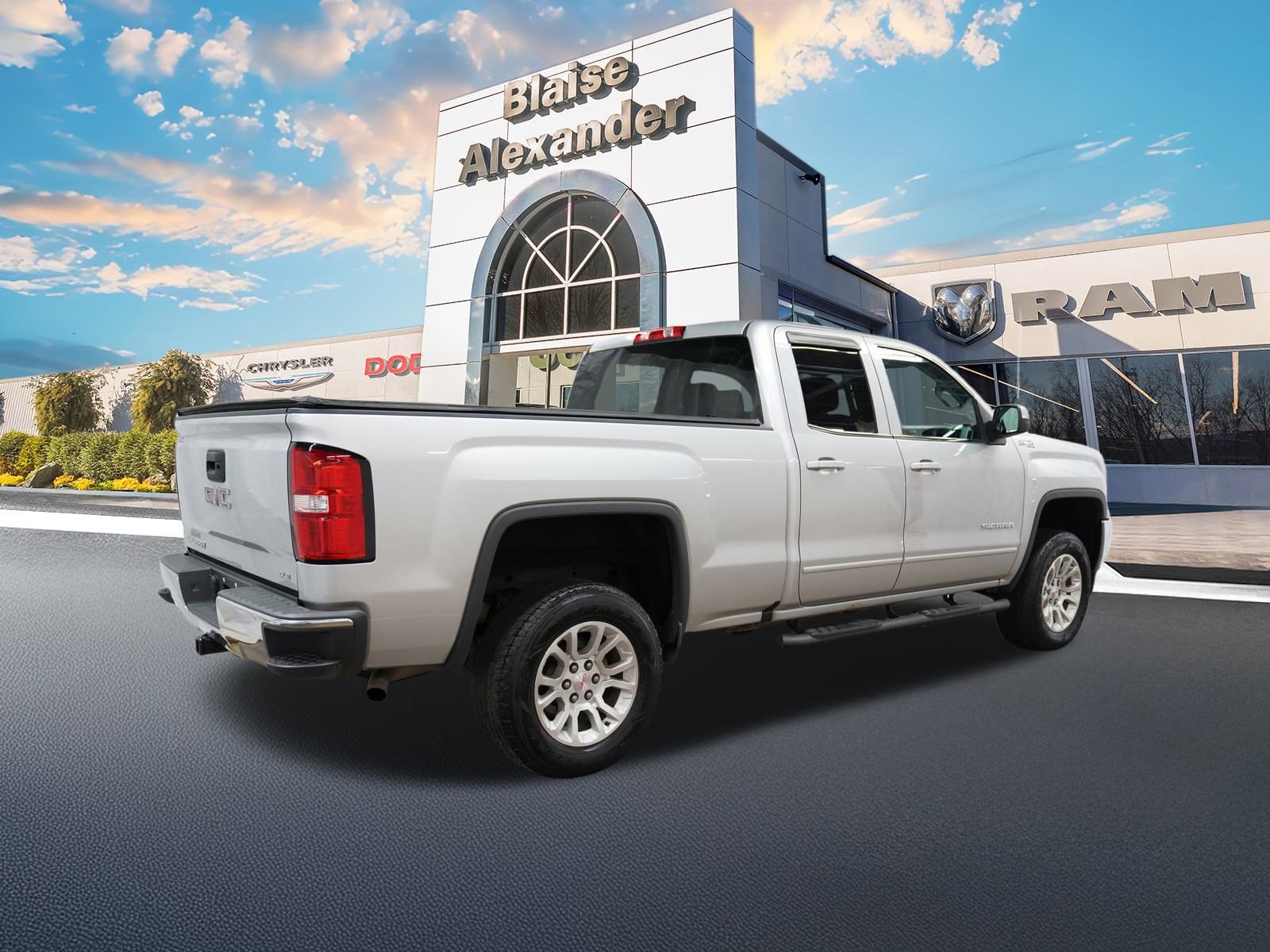 2017 Gmc Sierra 1500 SLE photo 3