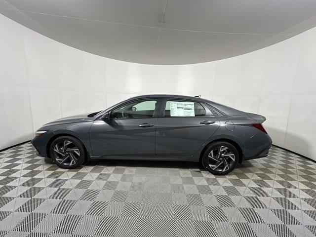 2025 Hyundai Elantra SEL Sport photo 4