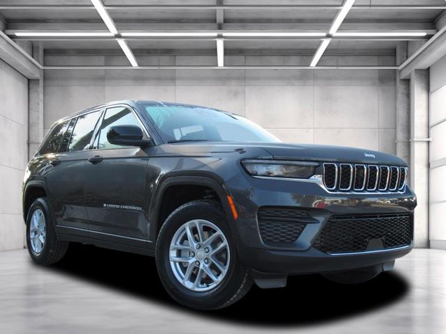 2025 Jeep Grand Cherokee Laredo's photo