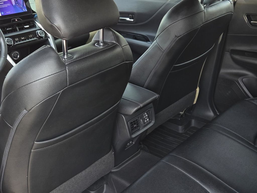 2023 Toyota Venza LE photo 22