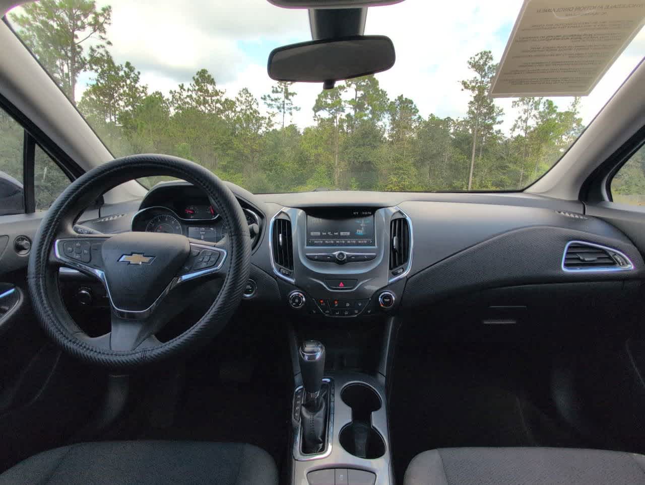 2016 Chevrolet Cruze LT photo 2