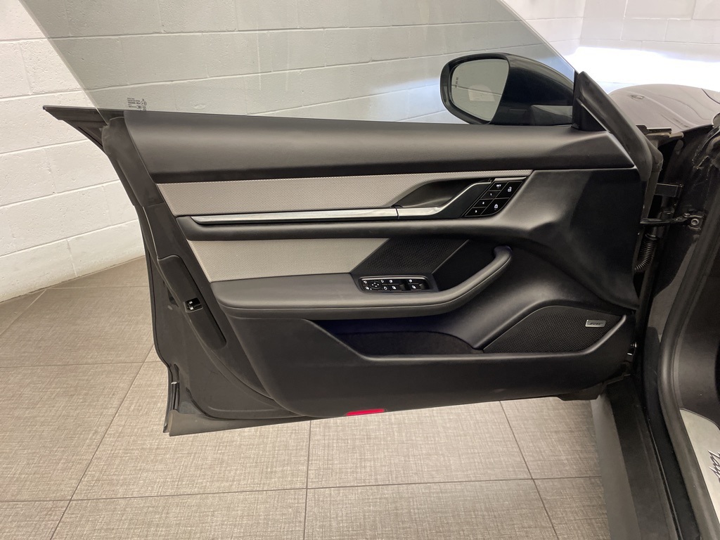 2024 Porsche Taycan 4S photo 18