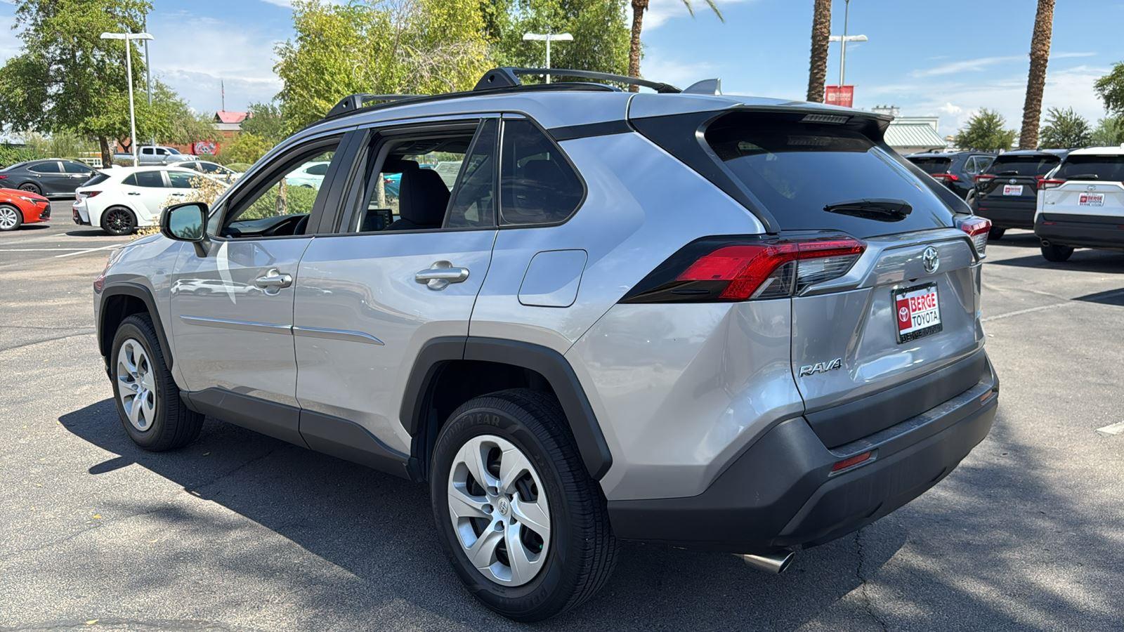 2021 Toyota RAV4 LE photo 2