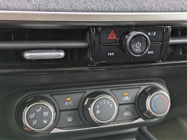 2025 Nissan Kicks SV photo 17