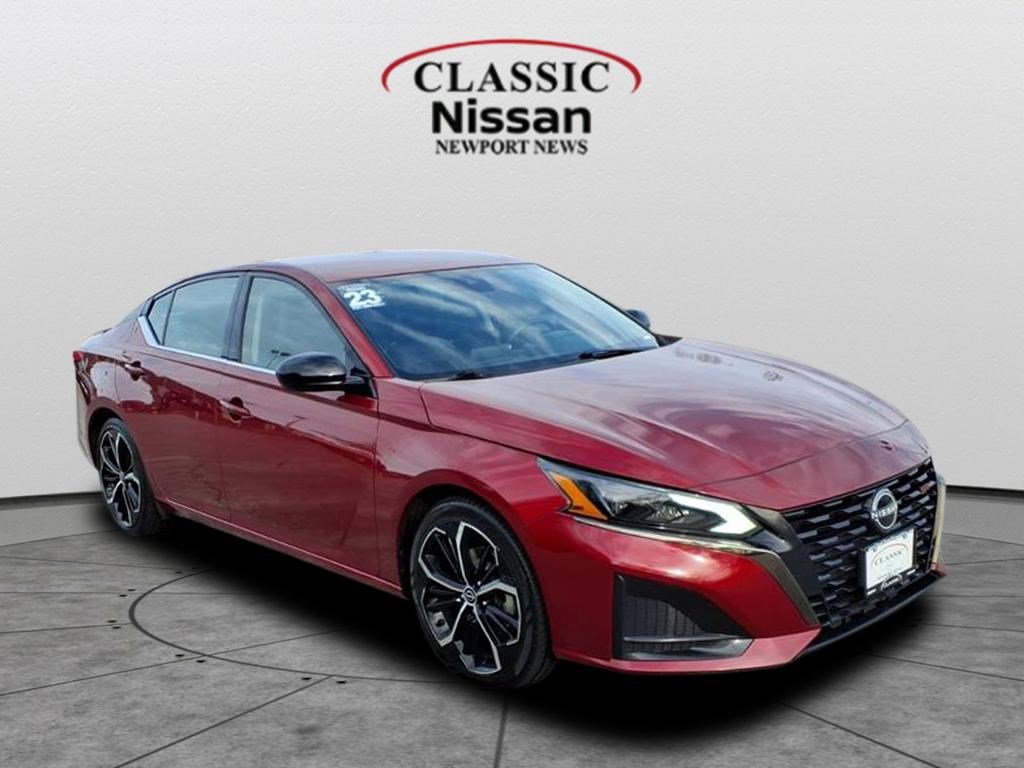 2023 Nissan Altima SR's photo