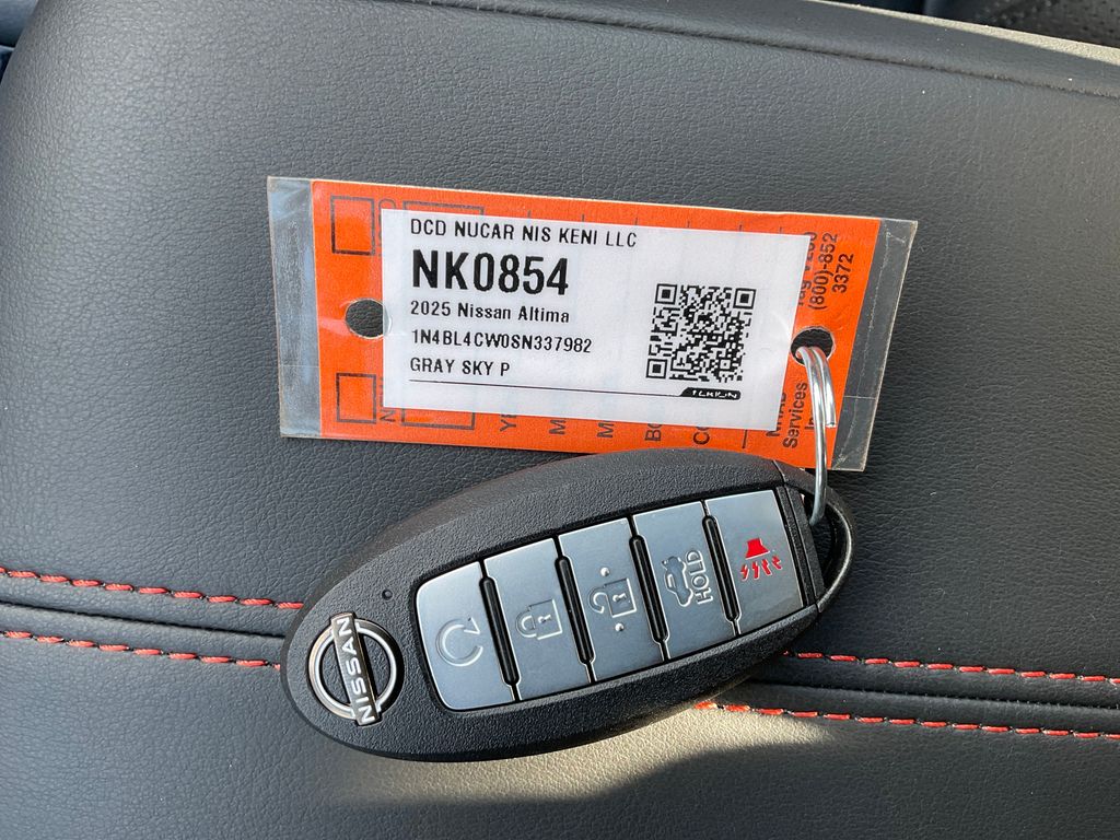 2025 Nissan Altima 2.5 SR photo 32