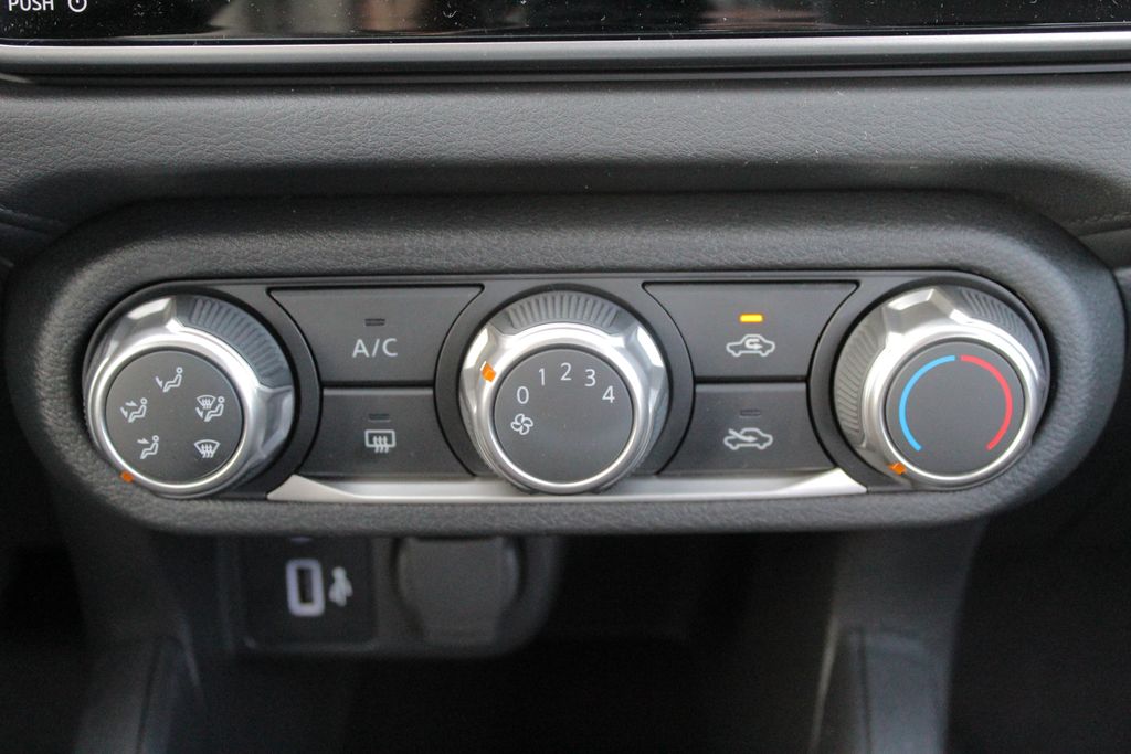 2025 Nissan Versa 1.6 SV photo 20