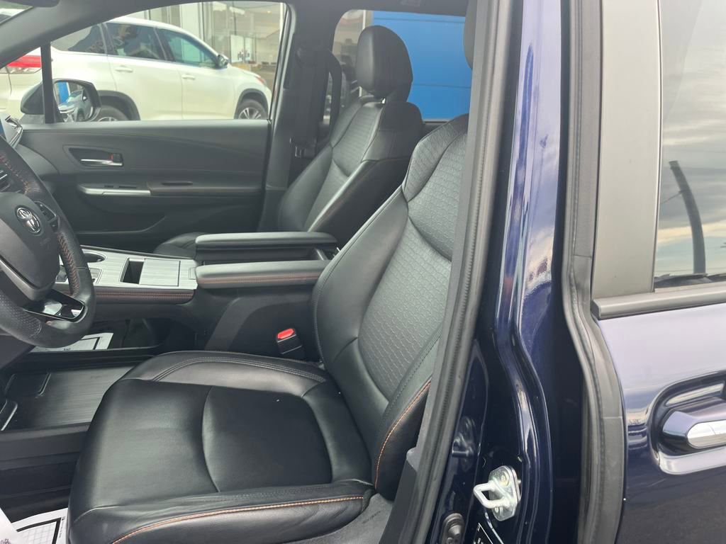 2022 Toyota Sienna XSE photo 3