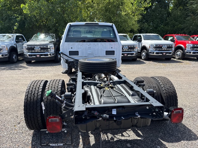 2025 Ford F-600 photo 3