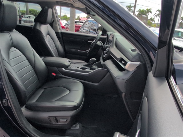 2022 Toyota Highlander XLE photo 16