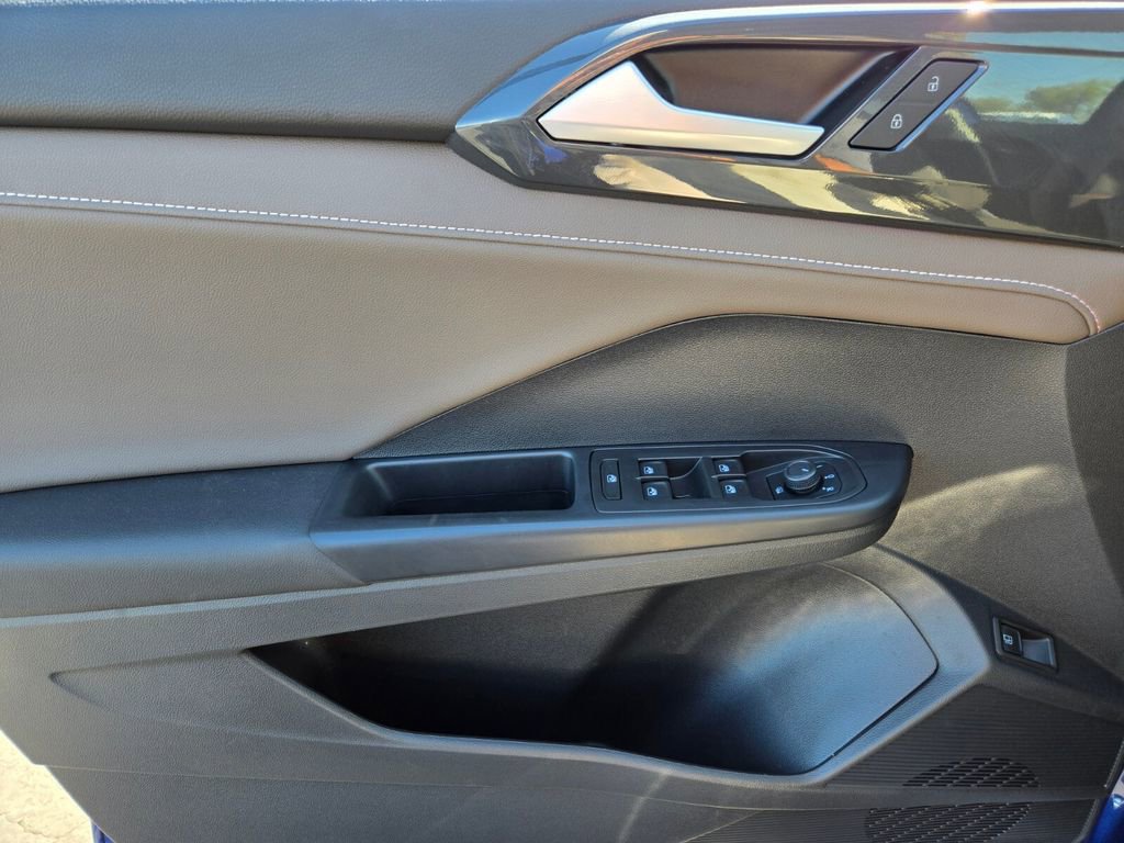 2022 Volkswagen Taos SEL photo 18