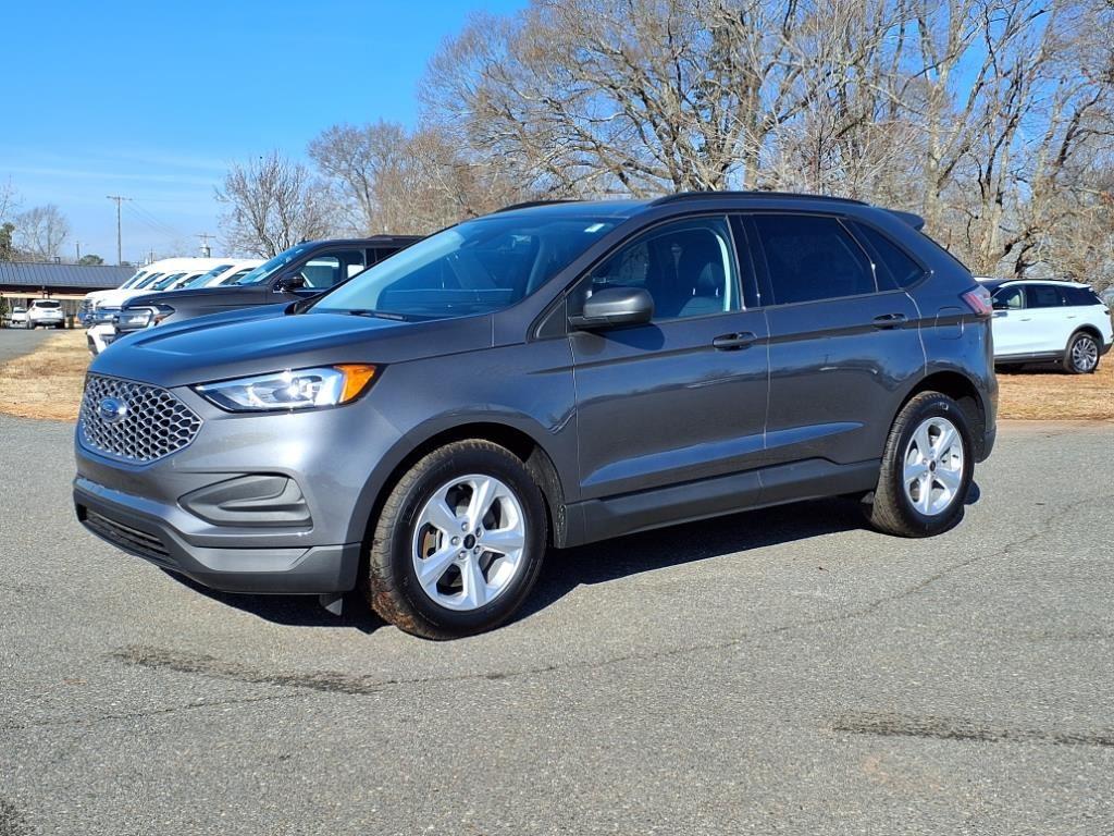 2024 Ford Edge SE's photo