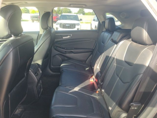 2015 Ford Edge Titanium photo 11