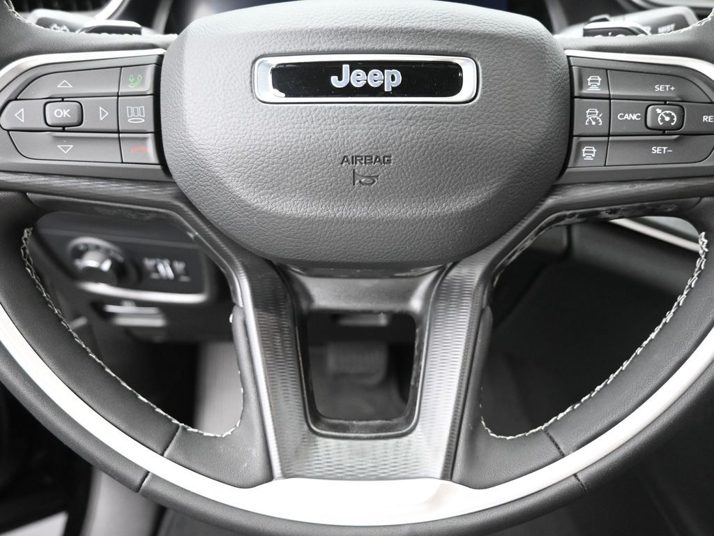 2025 Jeep Grand Cherokee Laredo X photo 9