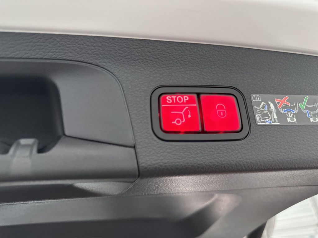 2026 Mercedes Benz GLS 450 4MATIC photo 27
