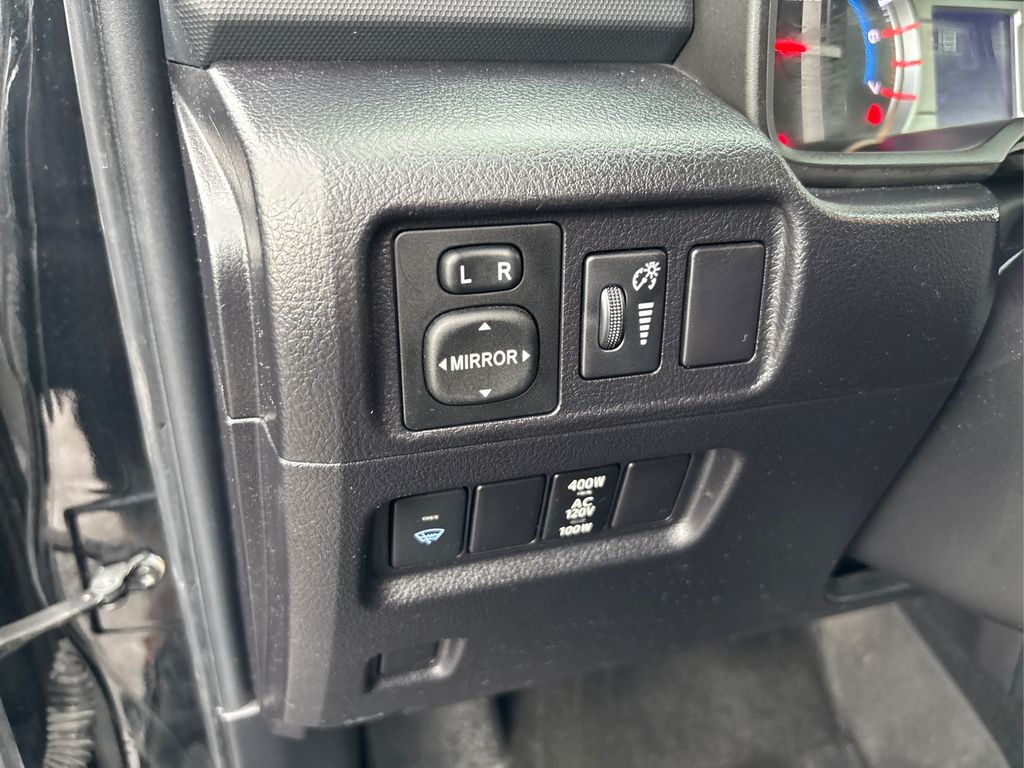 2016 Toyota 4Runner SR5 Premium photo 34