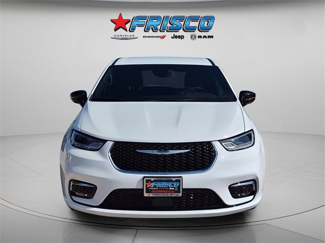 2026 Chrysler Pacifica photo 2