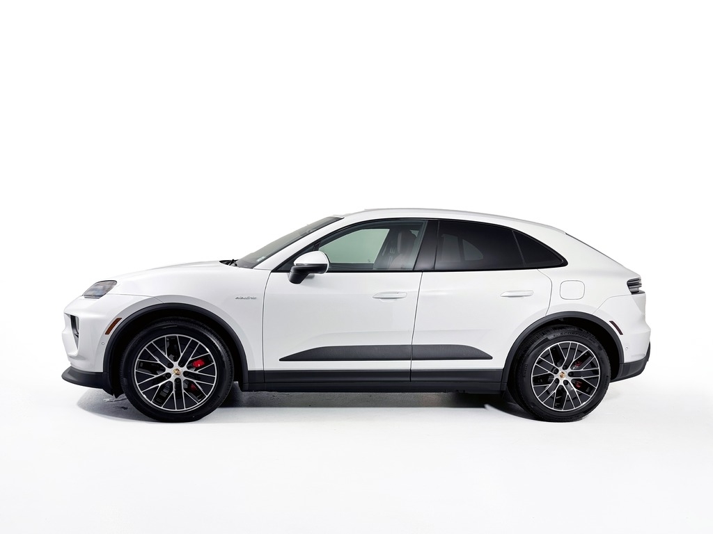 Used 2025 Porsche Macan S with VIN WP1AB2XA9SL150999 for sale in Westbury, NY