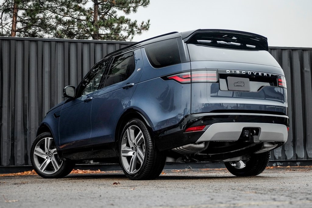 2026 Land Rover Discovery photo 2
