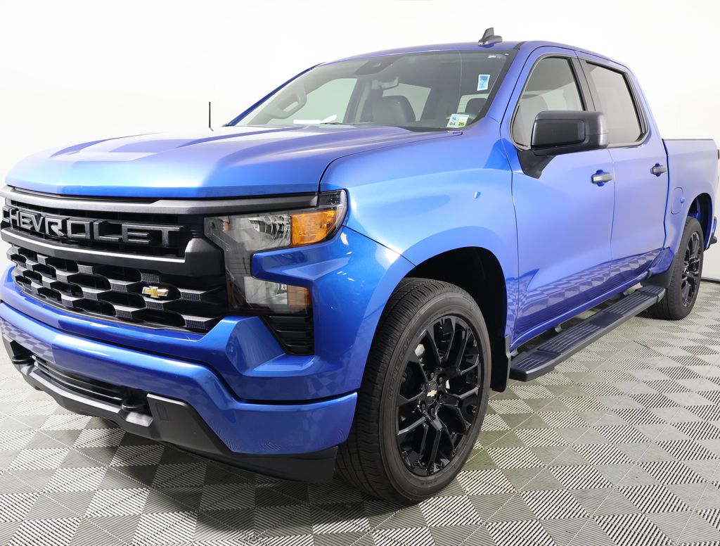 2024 Chevrolet Silverado 1500 Custom photo 2