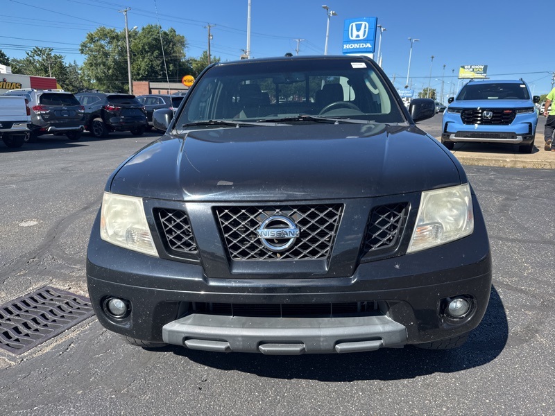 2011 Nissan Frontier PRO-4X photo 2
