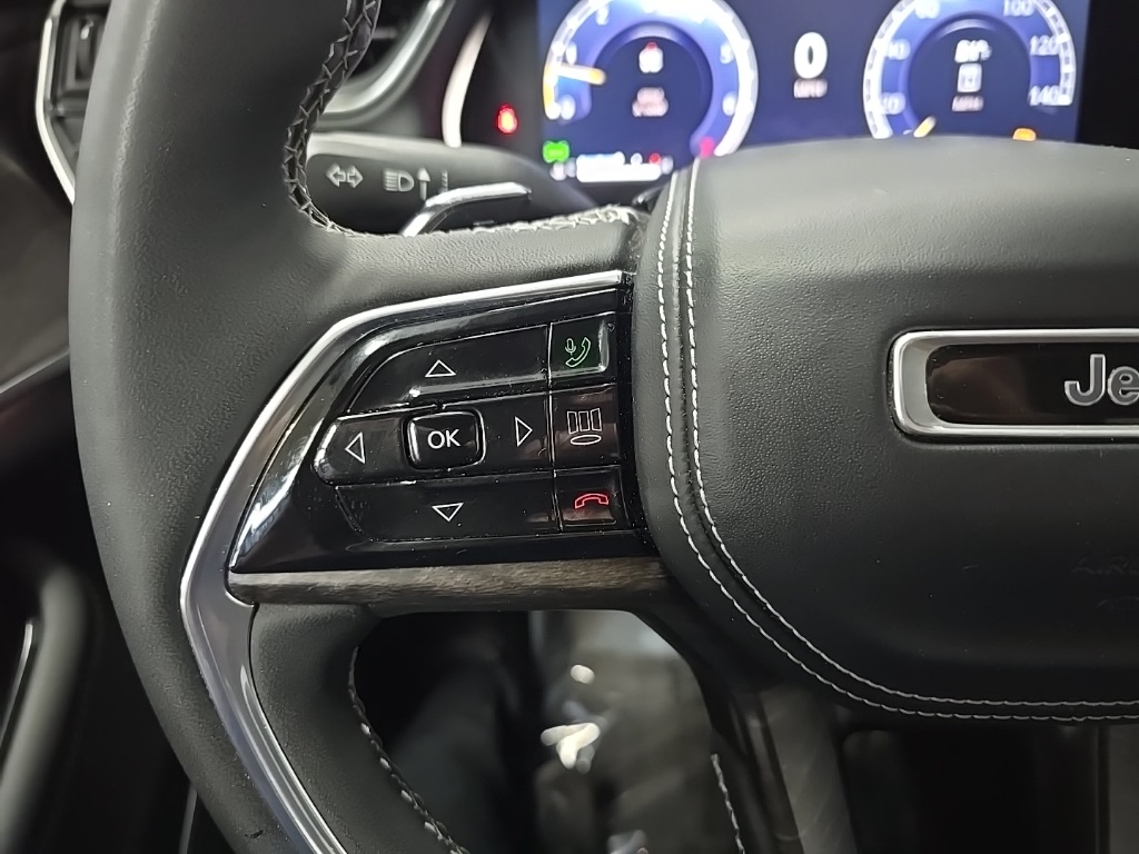 2023 Jeep Grand Cherokee Overland photo 21