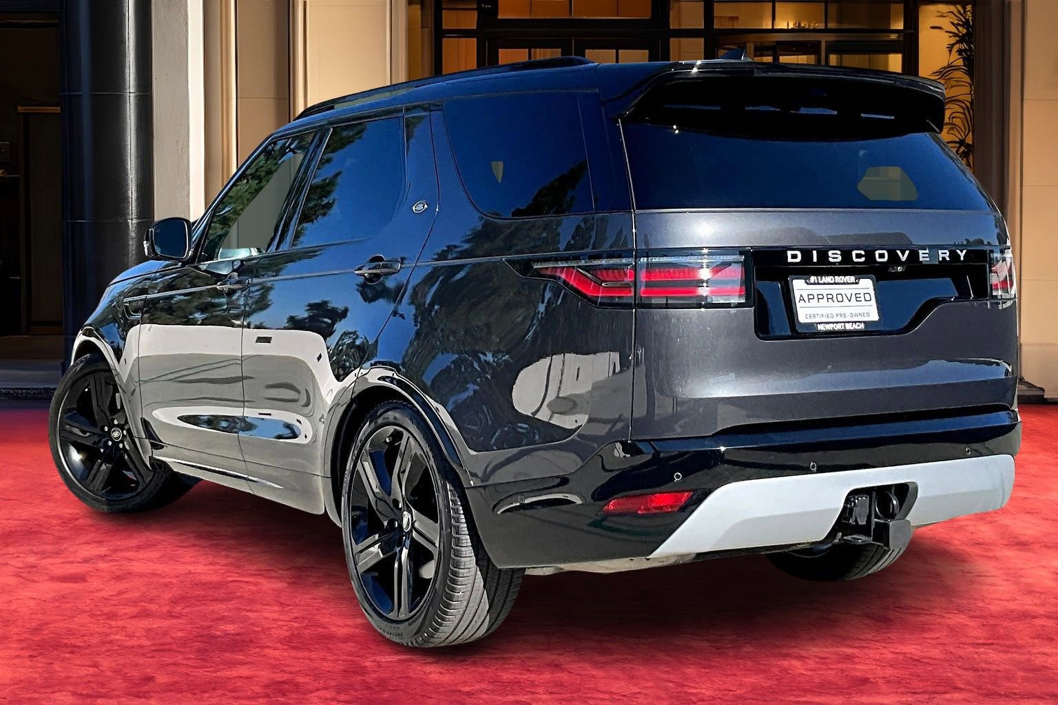 2024 Land Rover Discovery Metropolitan Edition photo 8