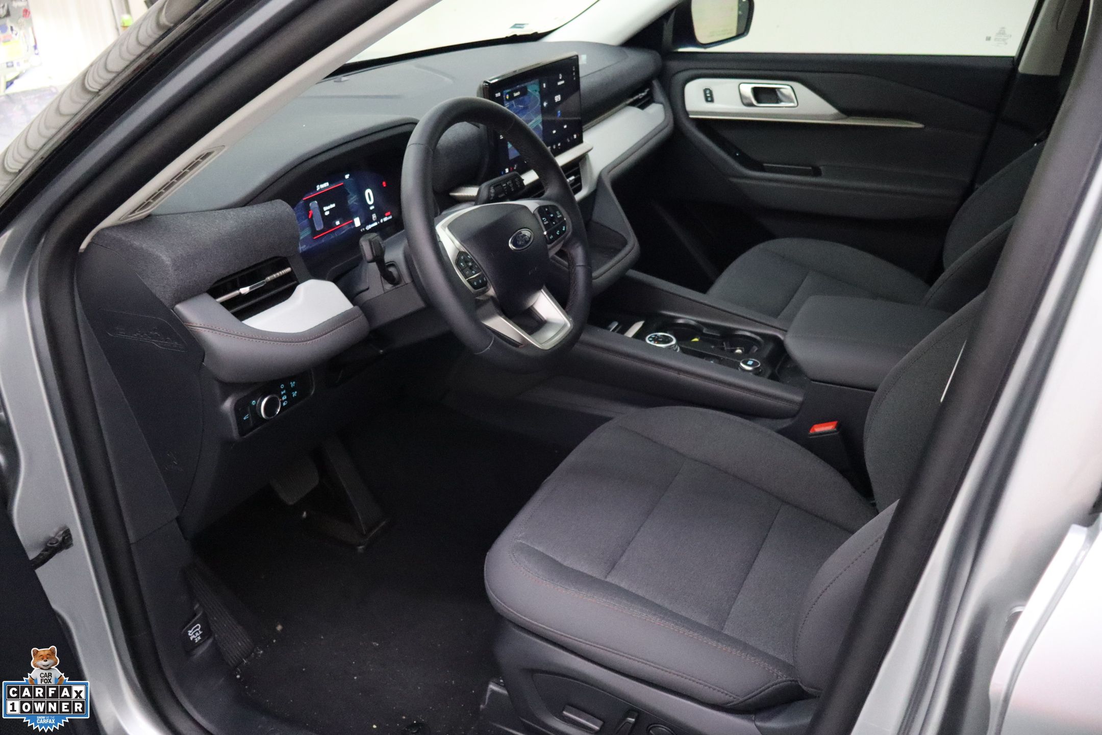 2025 Ford Explorer photo 24