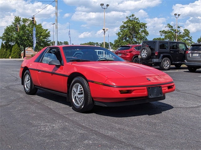 1988 Pontiac Fiero photo 2