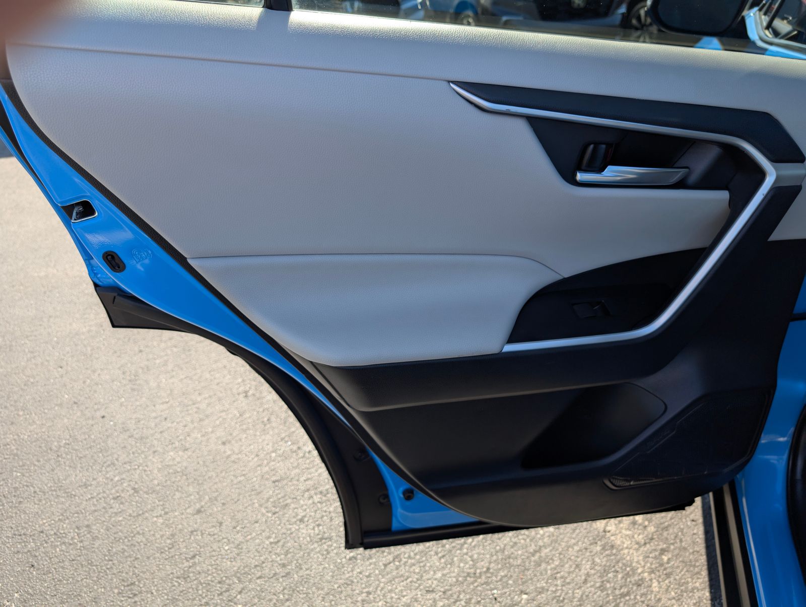 2020 Toyota RAV4 XLE photo 26