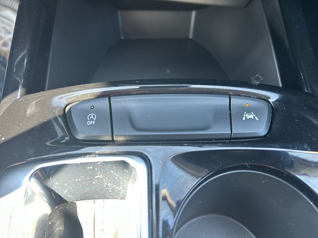 2024 Chevrolet Trax LT photo 18