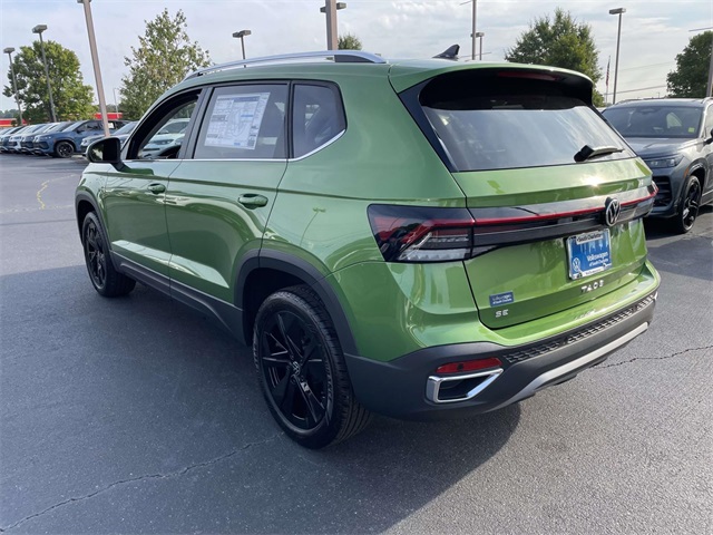 2025 Volkswagen Taos SE photo 4