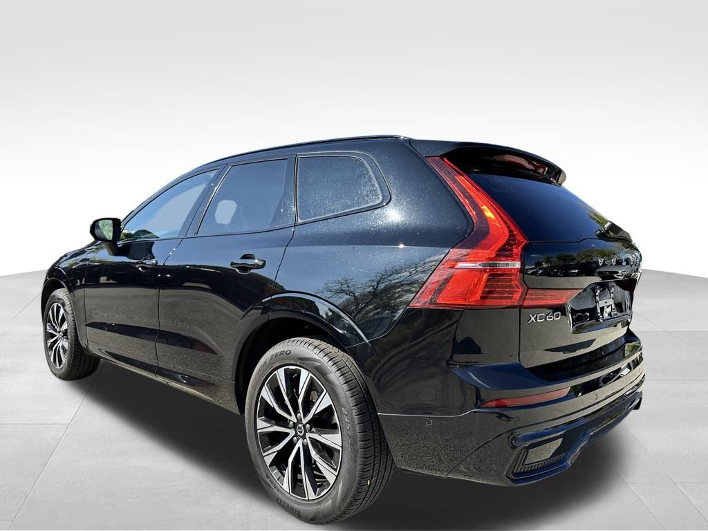 2025 Volvo XC60 B5 Plus photo 6