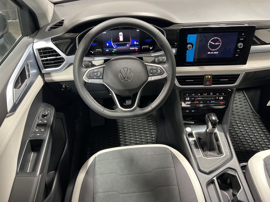 2025 Volkswagen Taos SE photo 13
