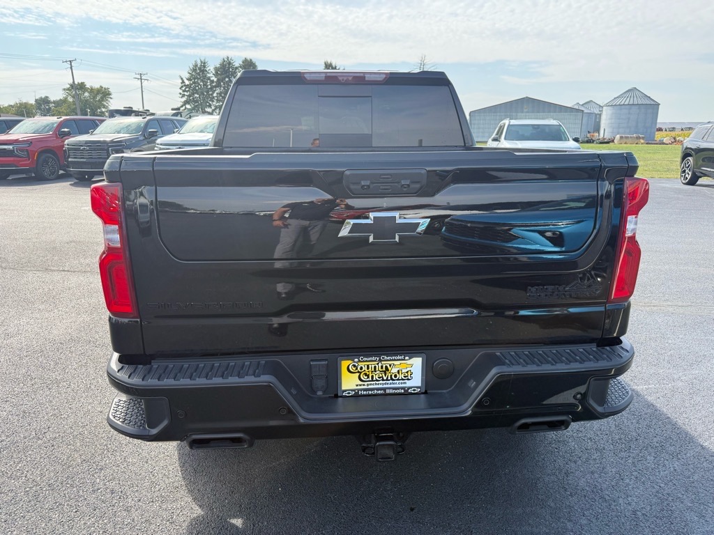 2024 Chevrolet Silverado 1500 High Country photo 2