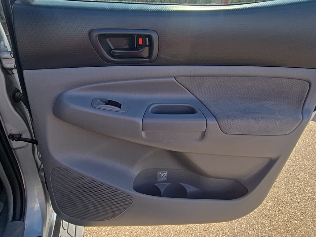 2010 Toyota Tacoma Base photo 17