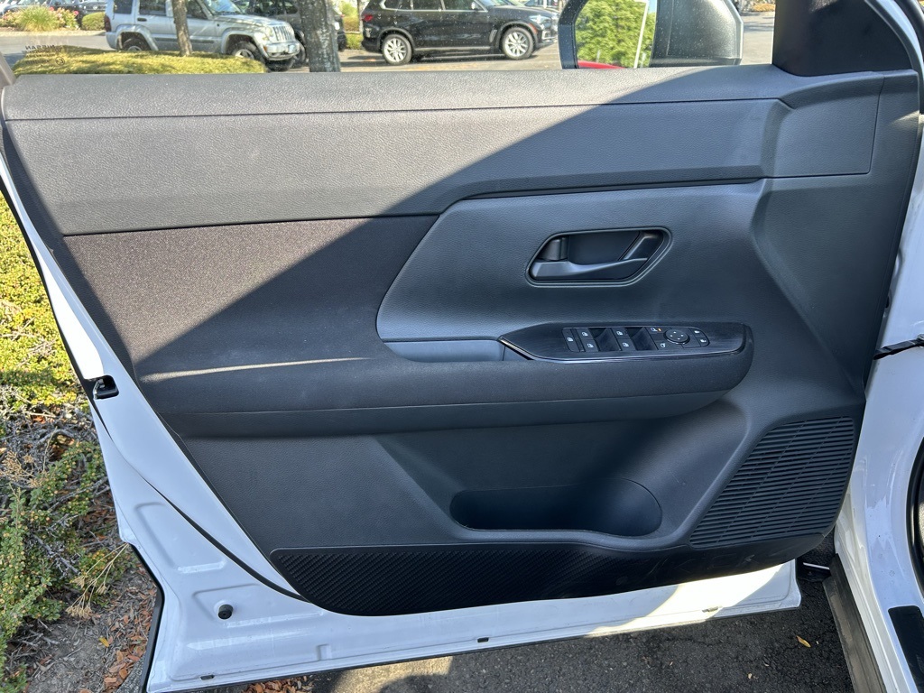 2025 Nissan Kicks S photo 9