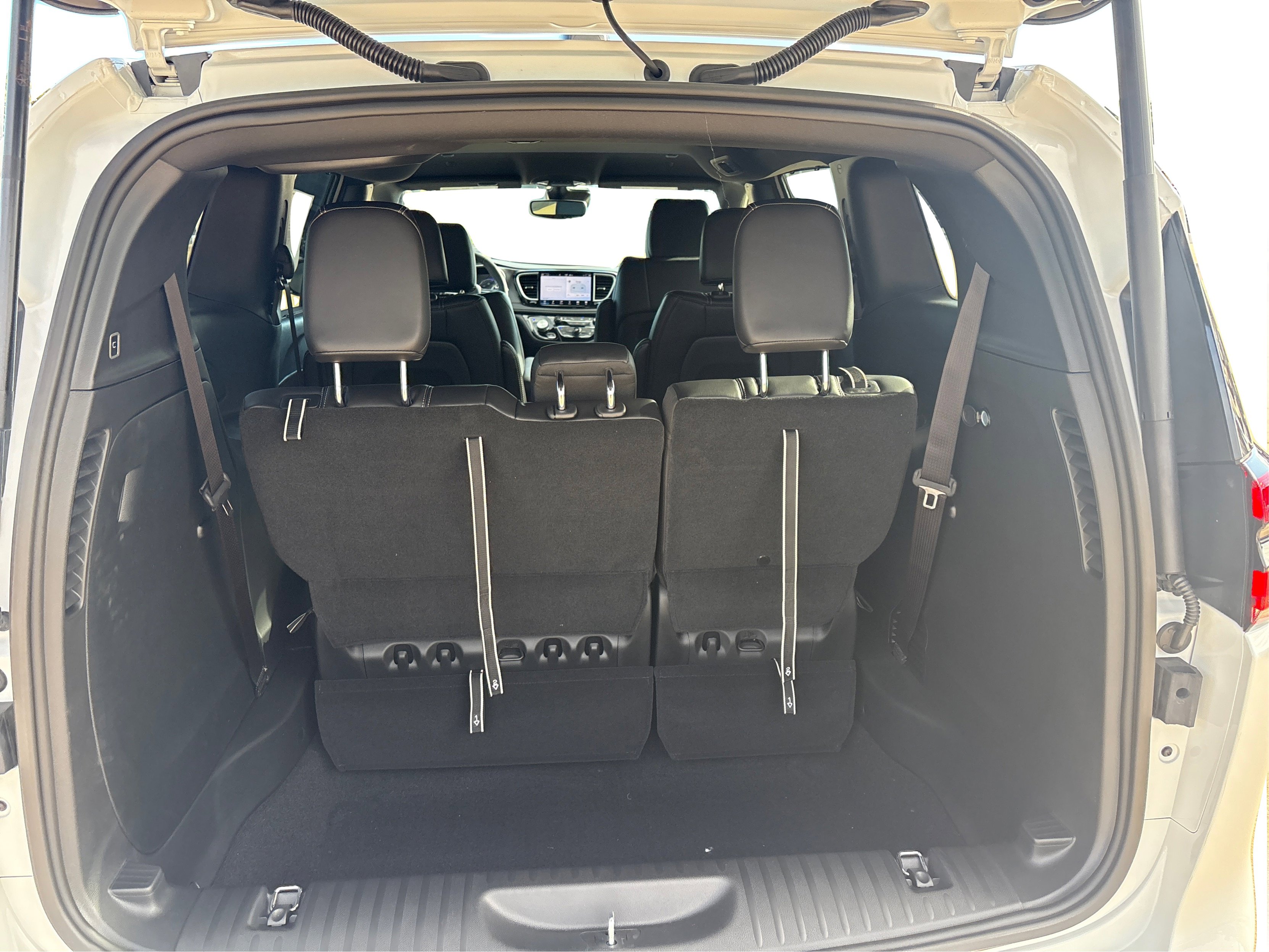 2026 Chrysler Pacifica photo 11